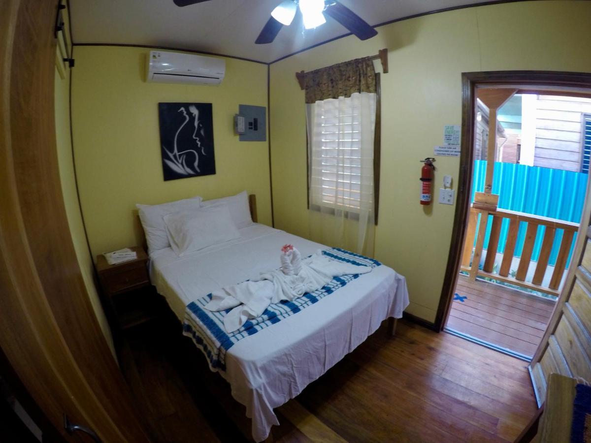 Chila'S Accommodations Caye Caulker Kültér fotó